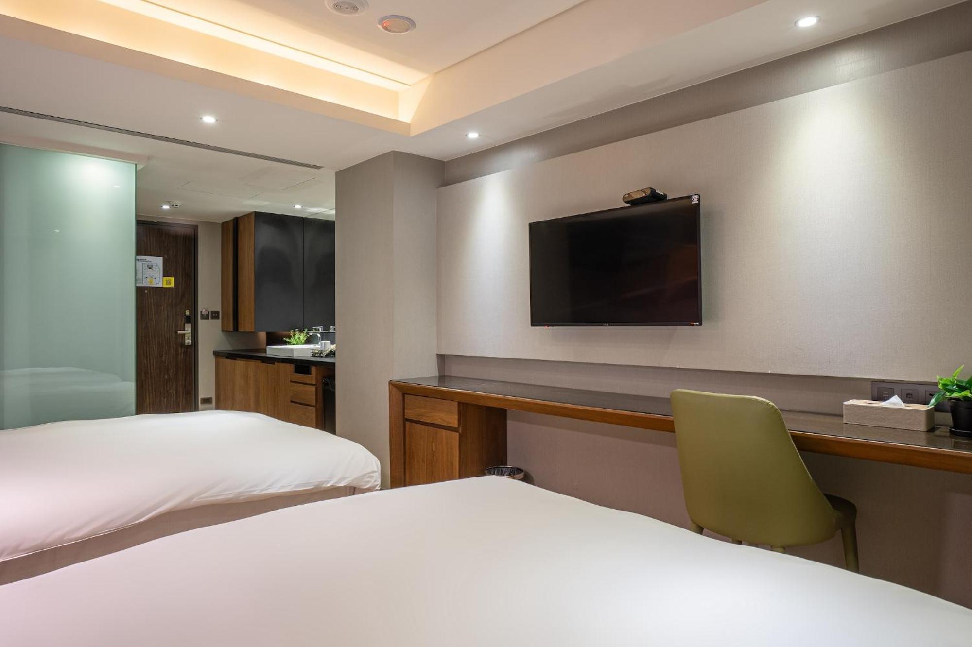 Check Inn Taichung Wenxin Zhongqing Extérieur photo