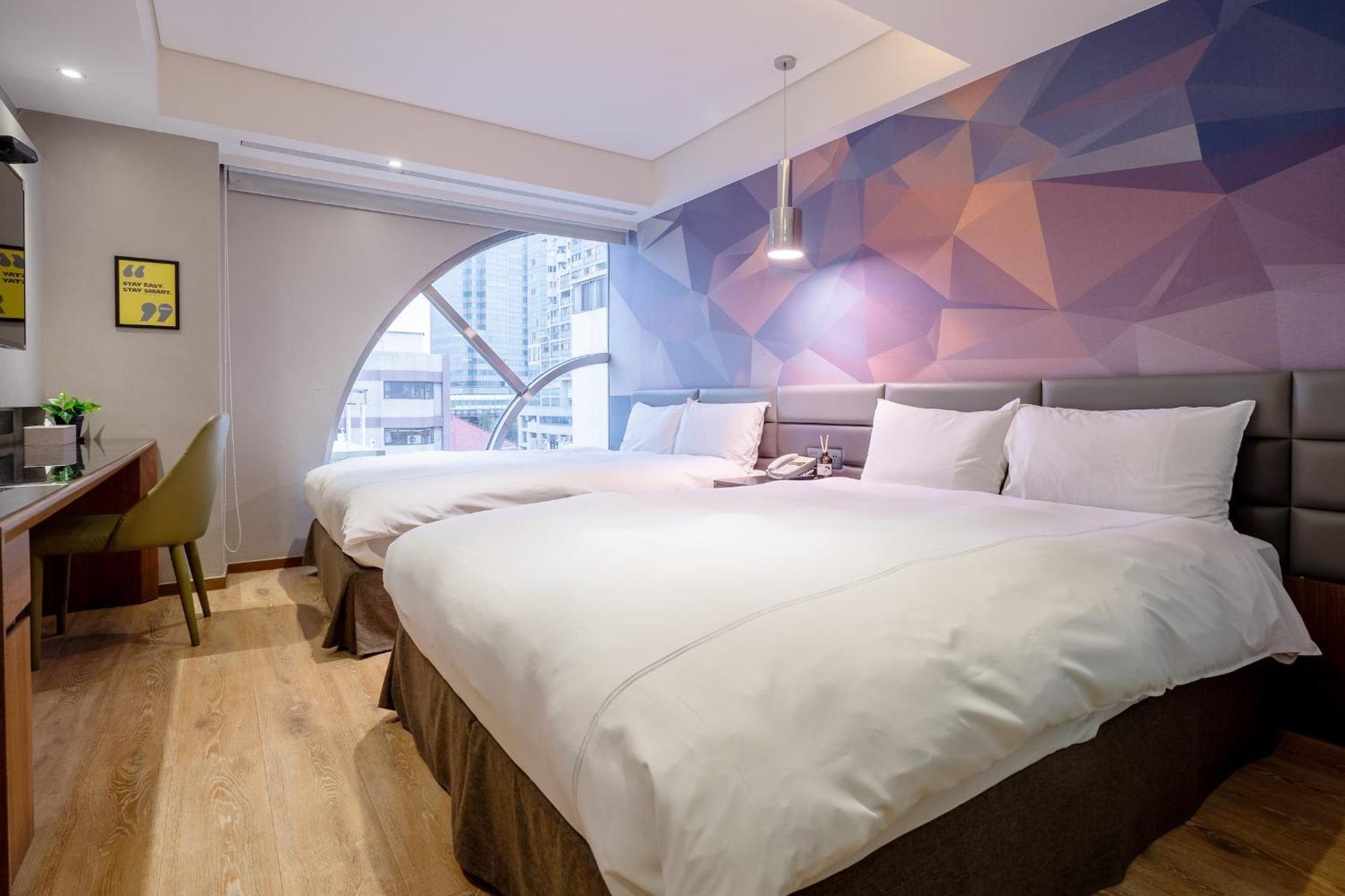 Check Inn Taichung Wenxin Zhongqing Extérieur photo