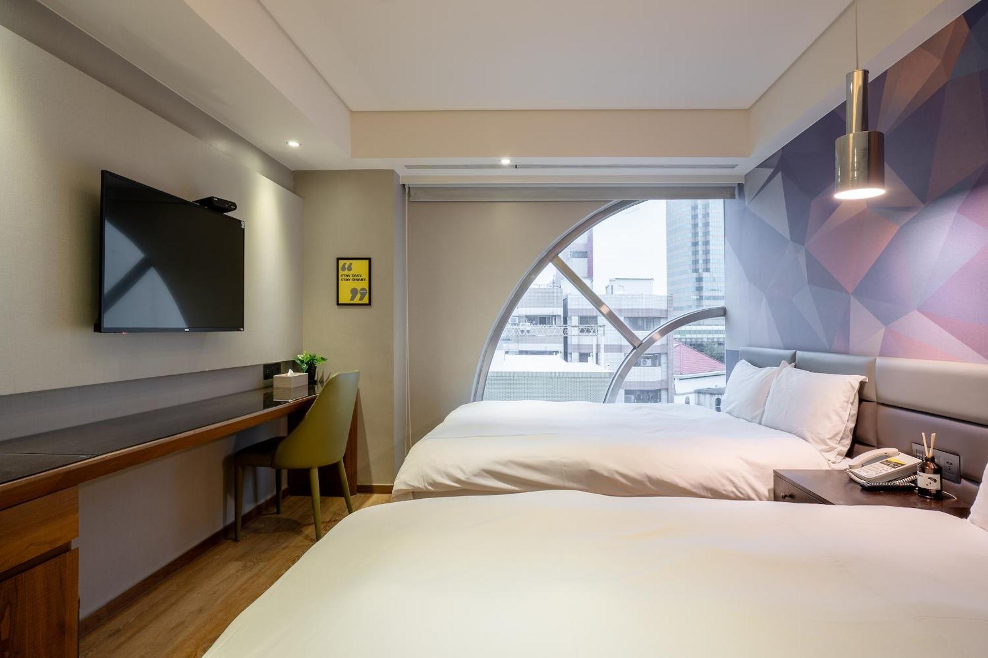 Check Inn Taichung Wenxin Zhongqing Extérieur photo
