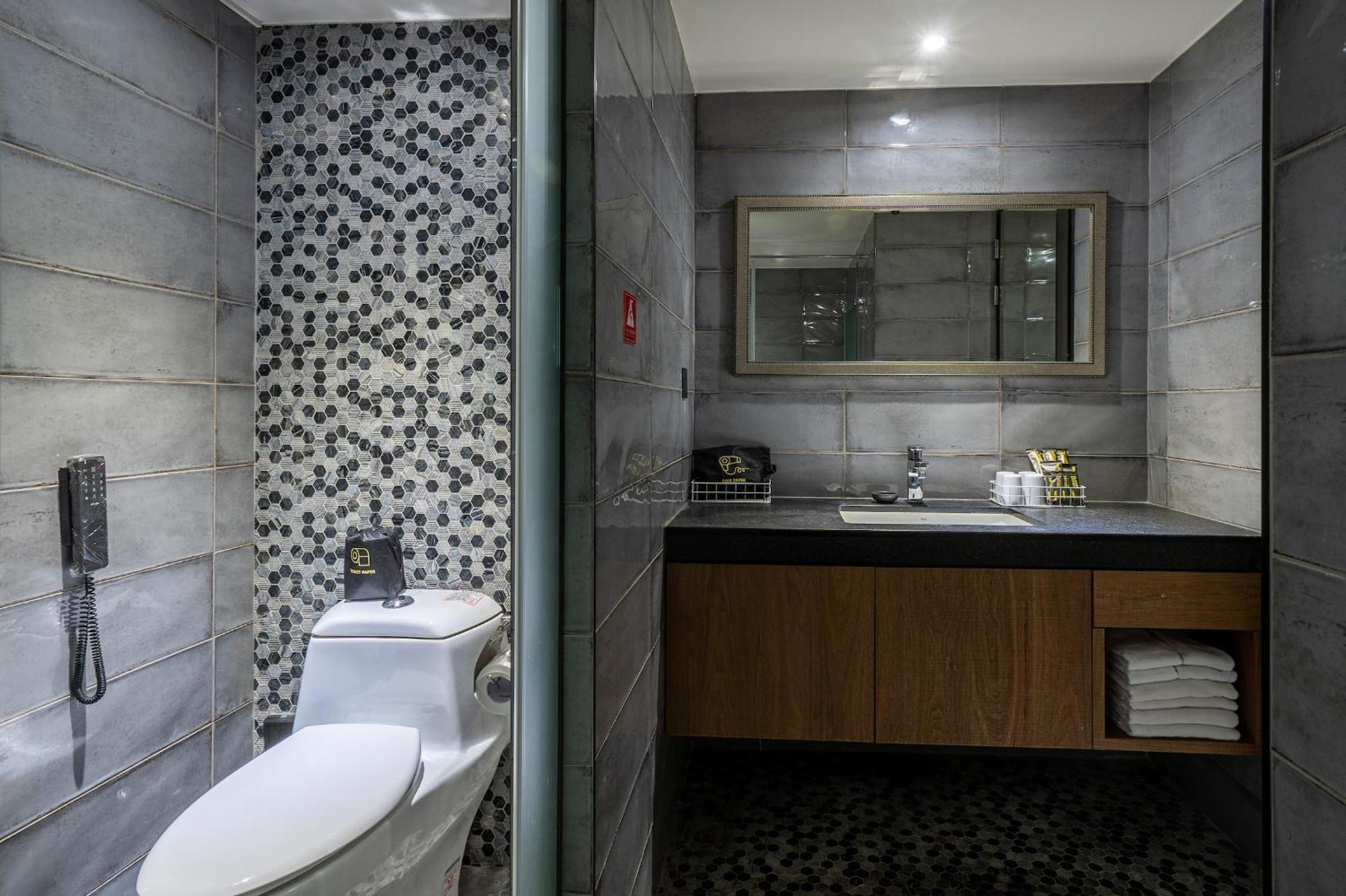 Check Inn Taichung Wenxin Zhongqing Extérieur photo