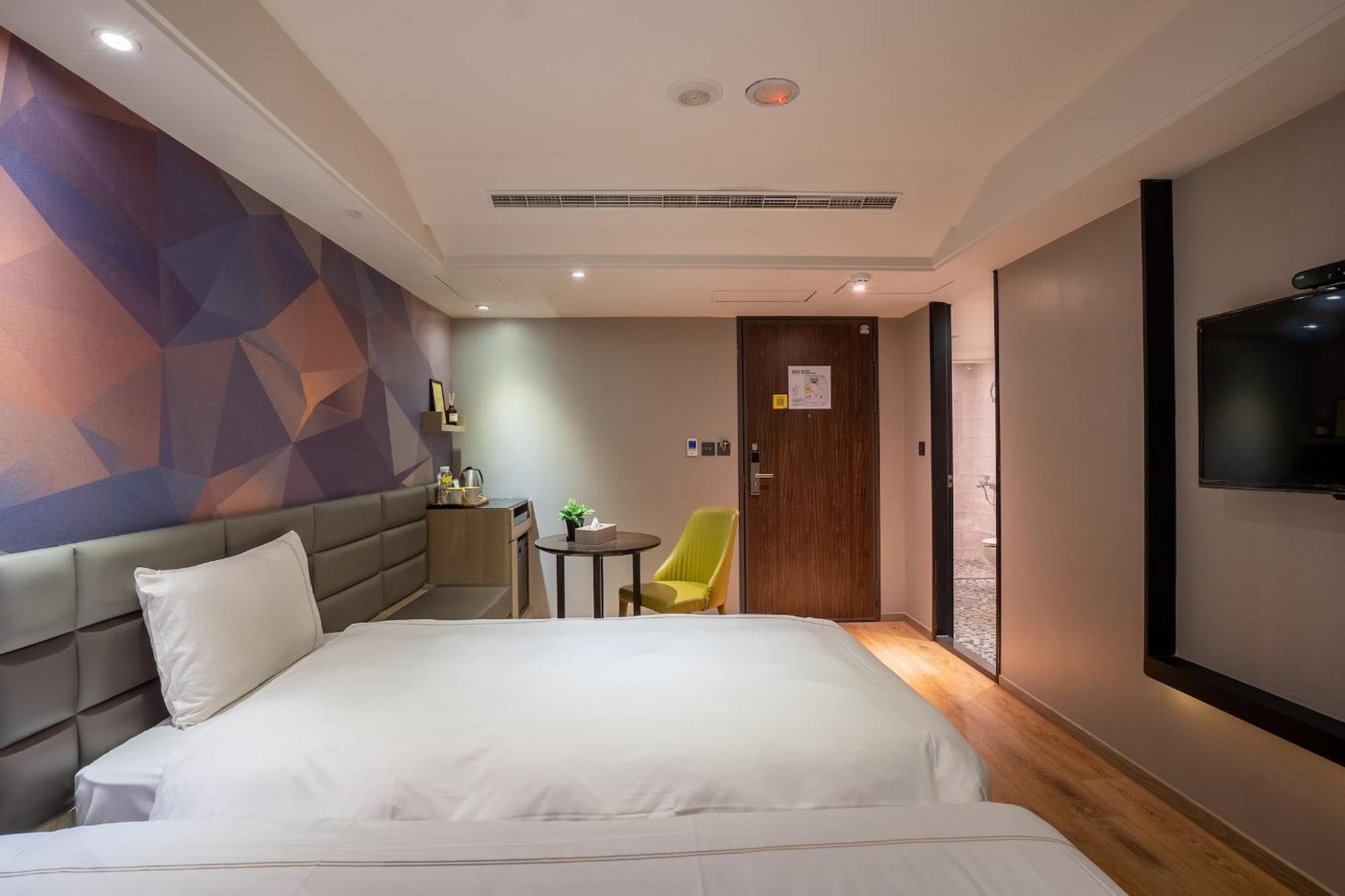 Check Inn Taichung Wenxin Zhongqing Extérieur photo