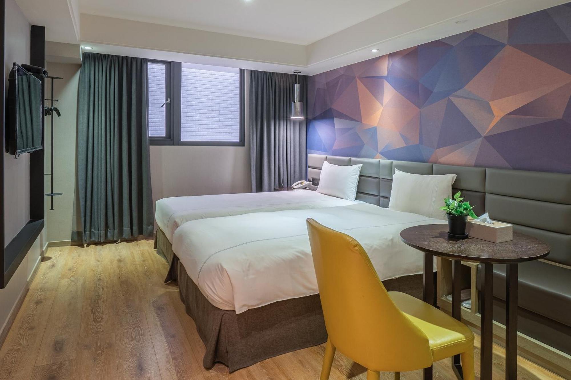 Check Inn Taichung Wenxin Zhongqing Extérieur photo