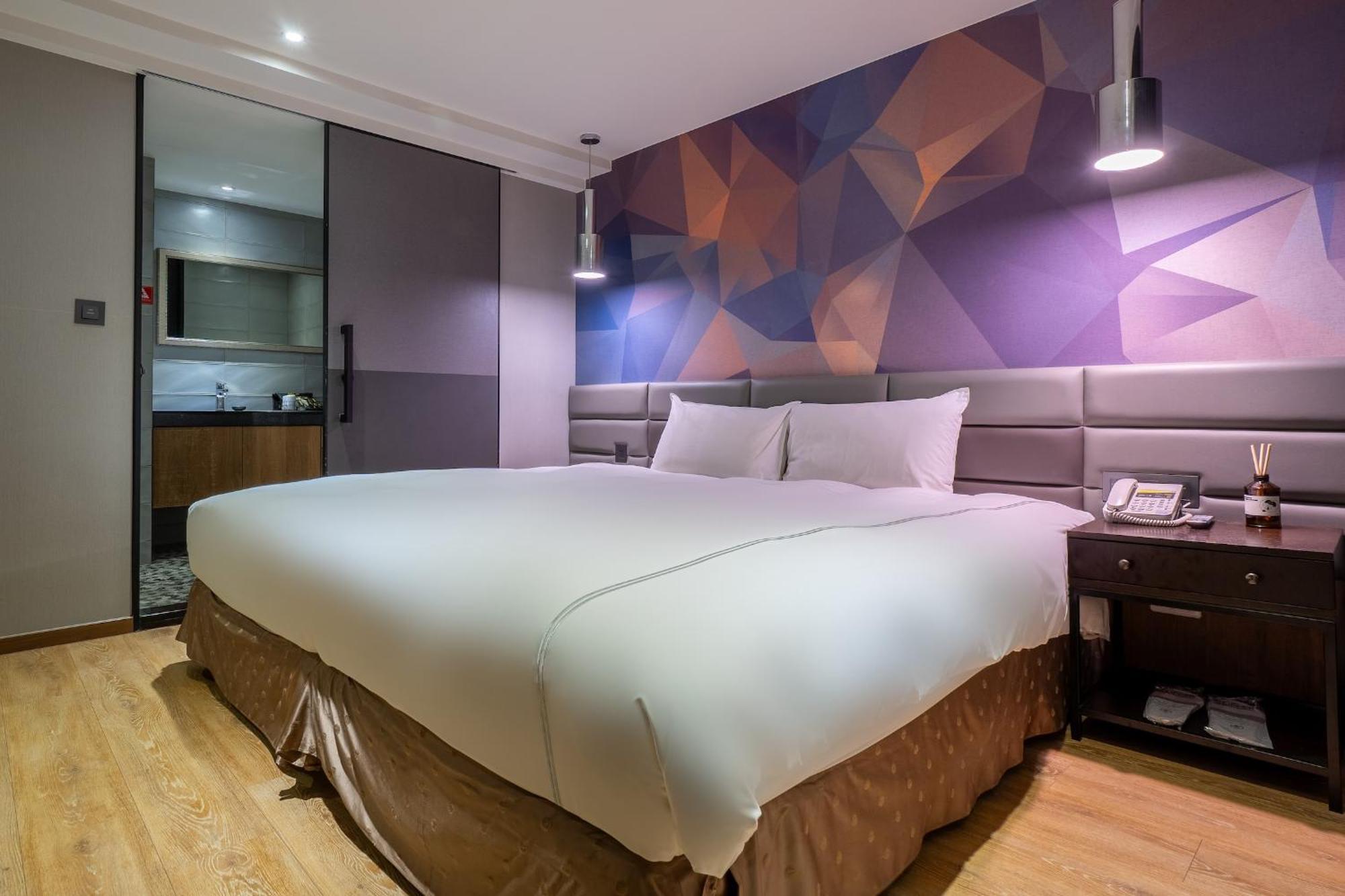 Check Inn Taichung Wenxin Zhongqing Extérieur photo