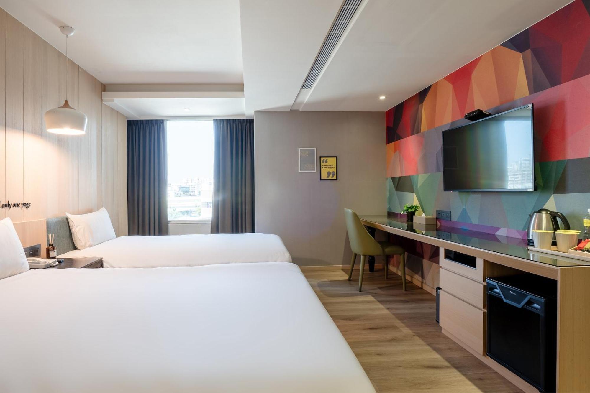 Check Inn Taichung Wenxin Zhongqing Extérieur photo