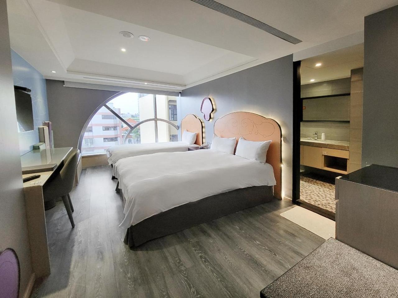 Check Inn Taichung Wenxin Zhongqing Extérieur photo