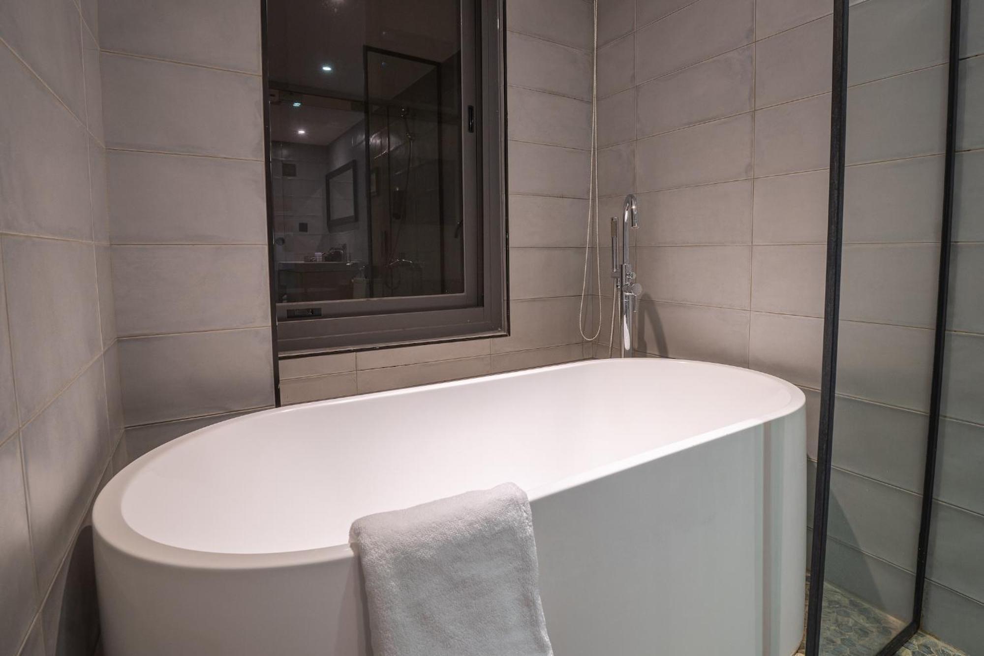 Check Inn Taichung Wenxin Zhongqing Extérieur photo