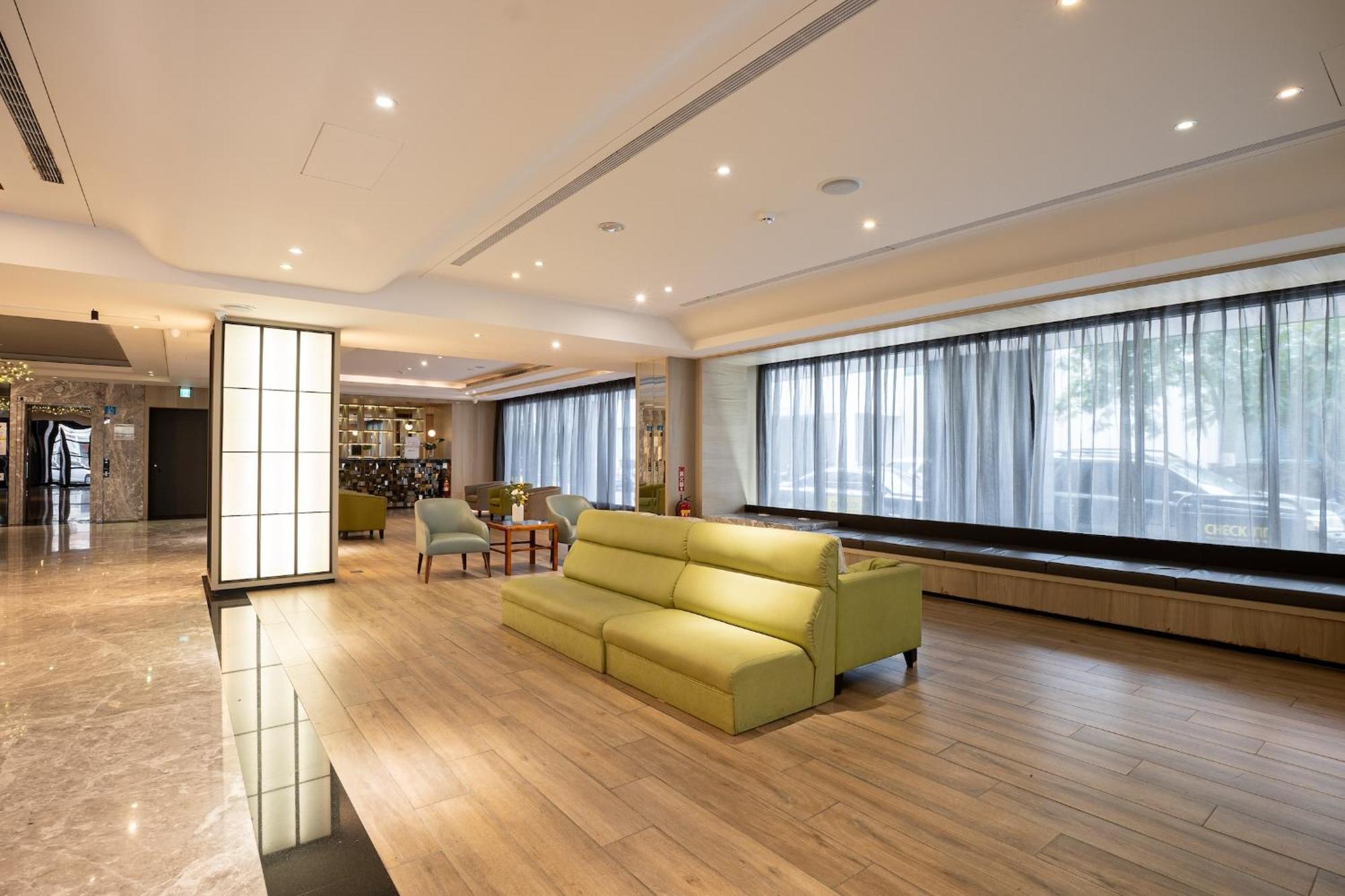 Check Inn Taichung Wenxin Zhongqing Extérieur photo