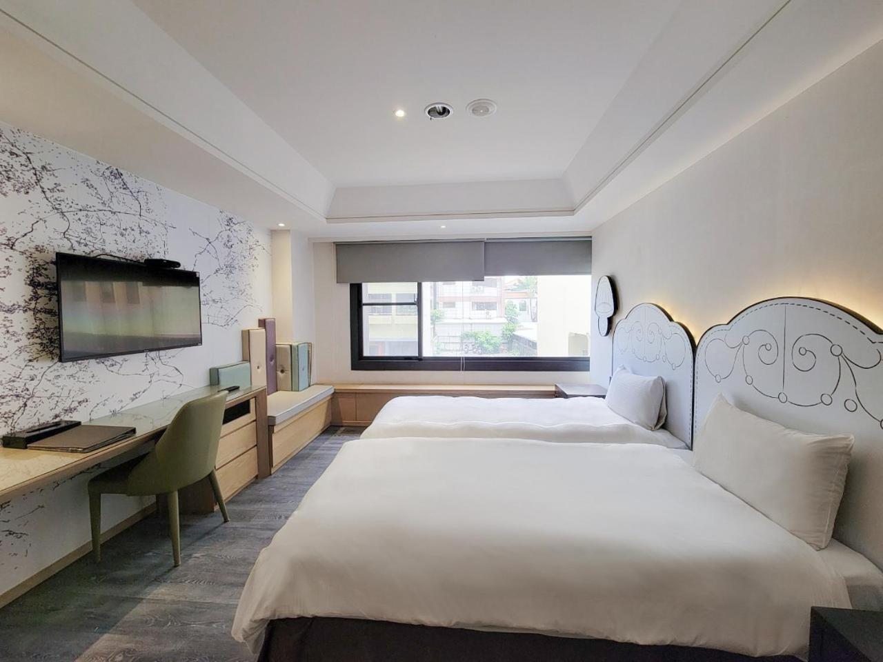Check Inn Taichung Wenxin Zhongqing Extérieur photo