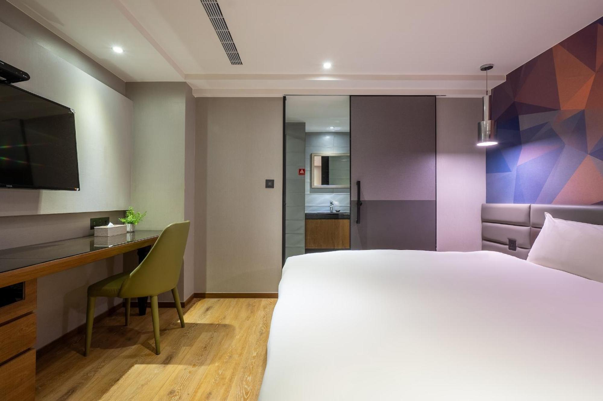 Check Inn Taichung Wenxin Zhongqing Extérieur photo