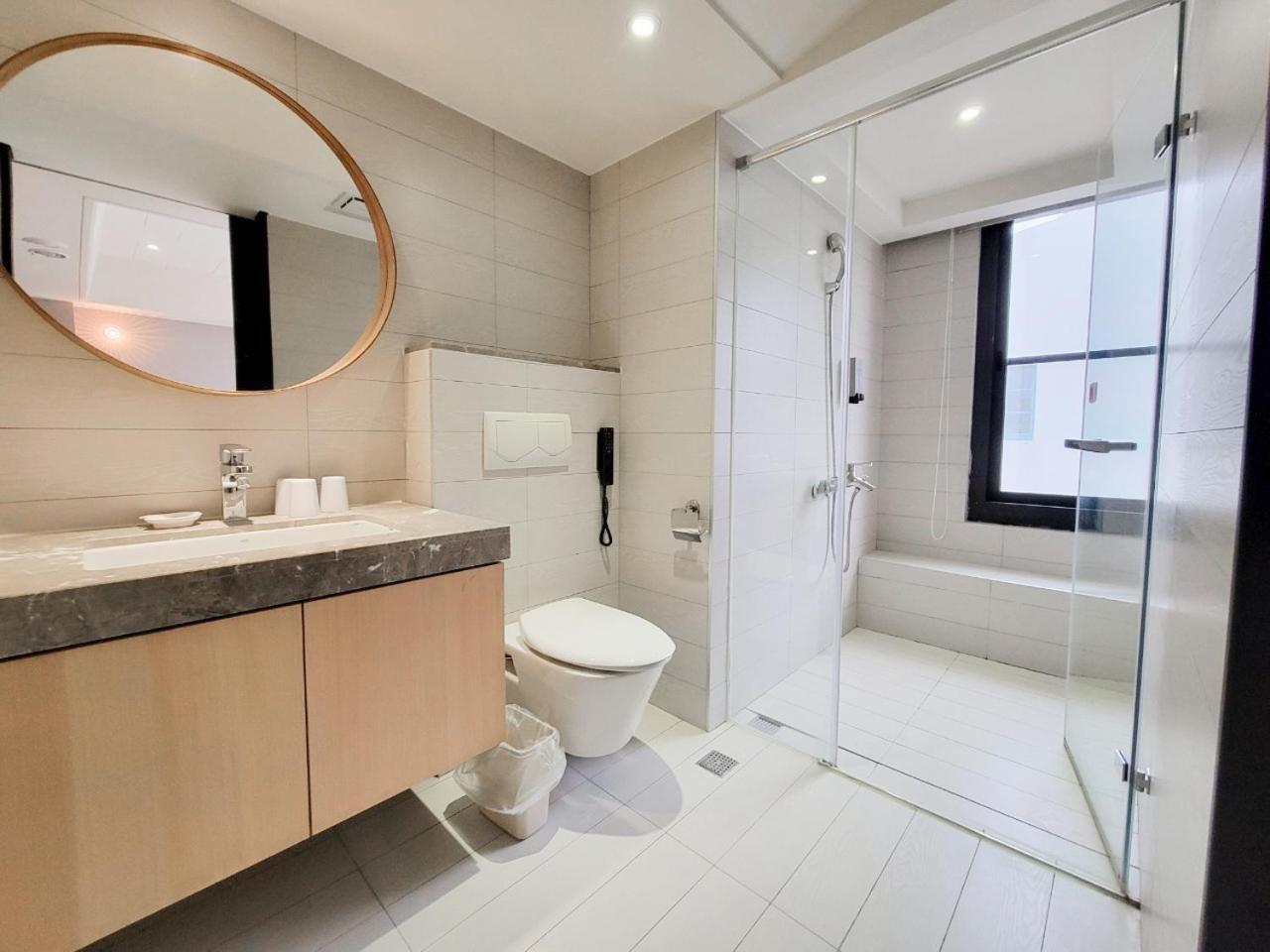 Check Inn Taichung Wenxin Zhongqing Extérieur photo