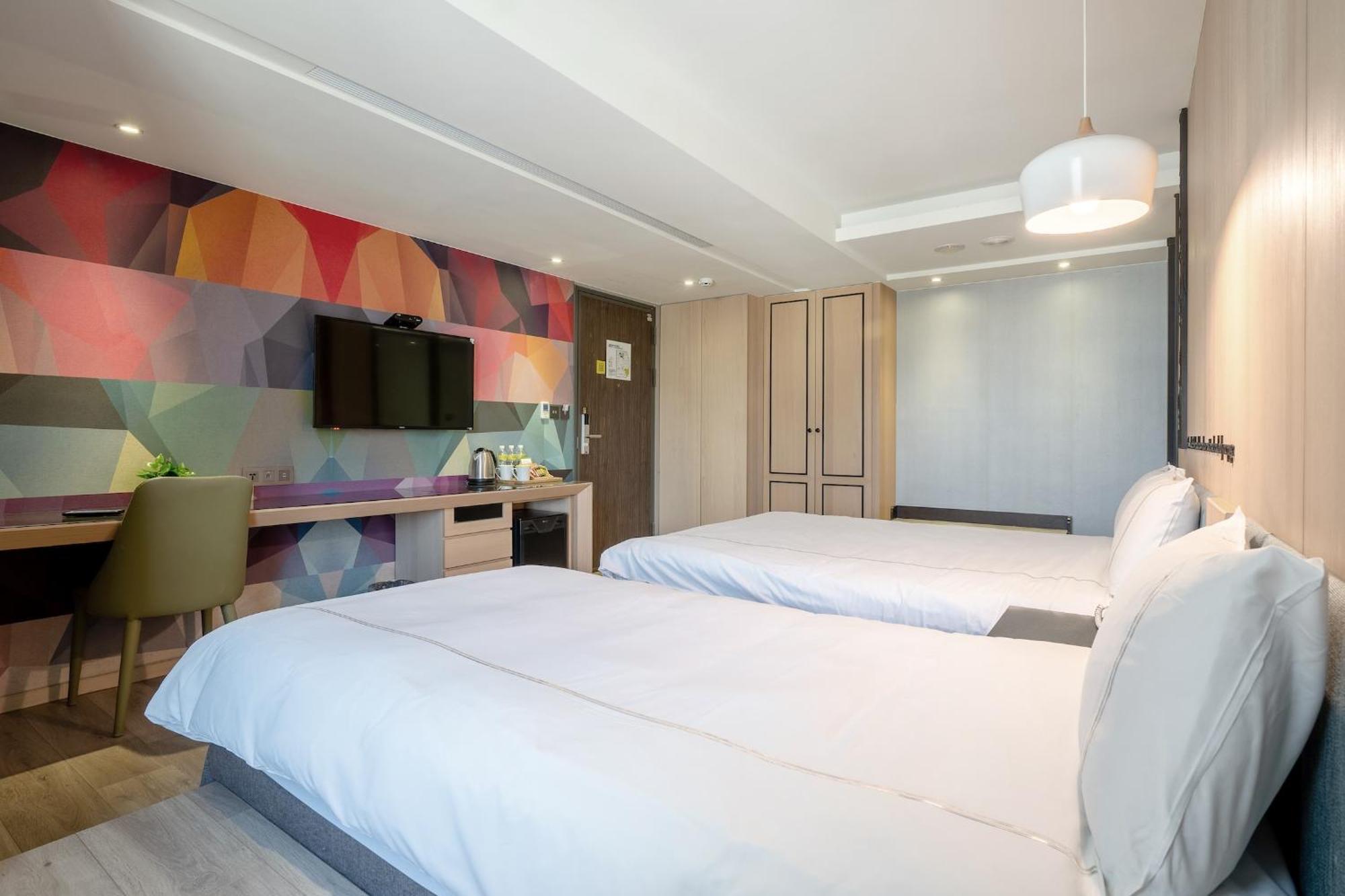Check Inn Taichung Wenxin Zhongqing Extérieur photo