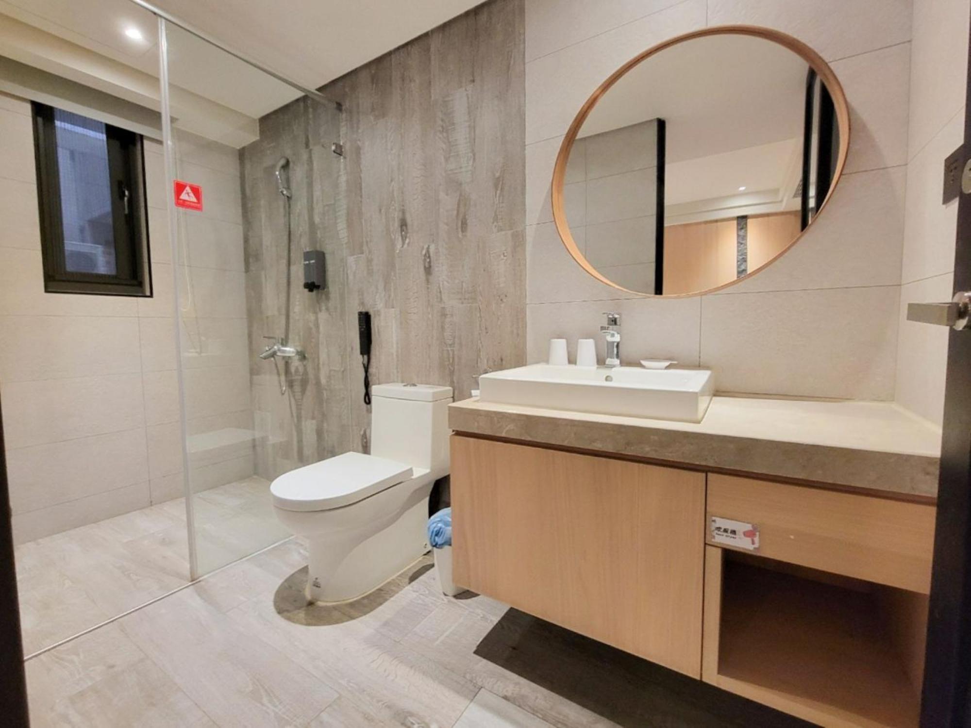 Check Inn Taichung Wenxin Zhongqing Extérieur photo