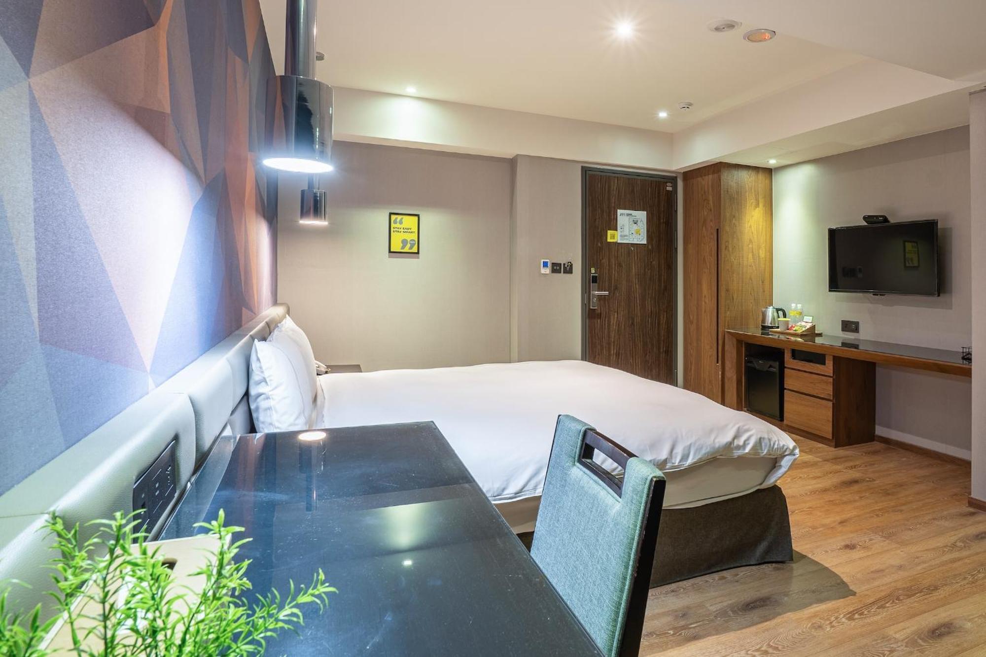 Check Inn Taichung Wenxin Zhongqing Extérieur photo