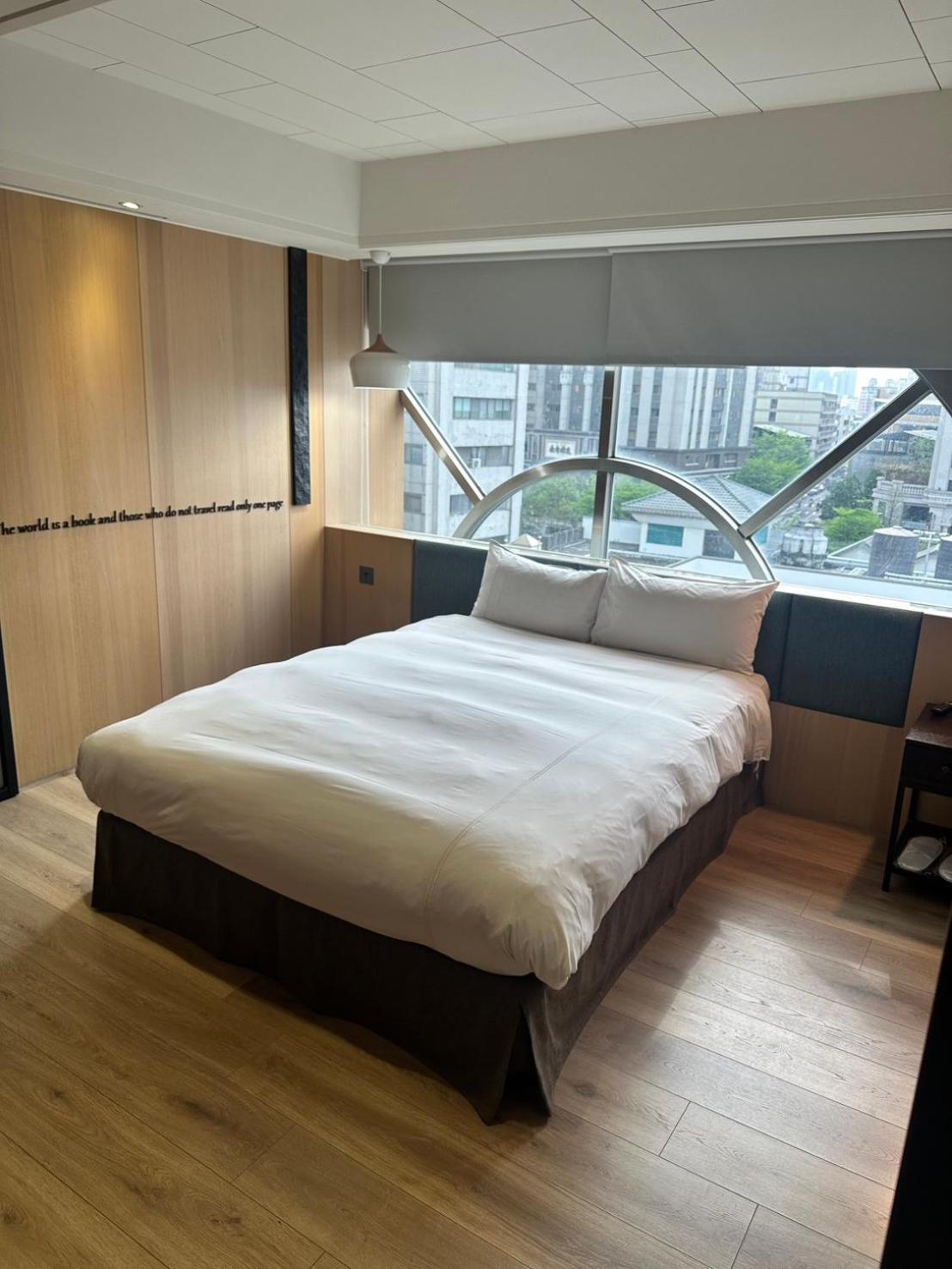 Check Inn Taichung Wenxin Zhongqing Extérieur photo