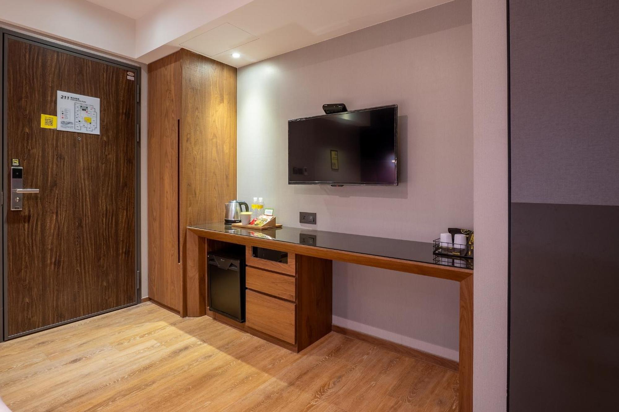 Check Inn Taichung Wenxin Zhongqing Extérieur photo