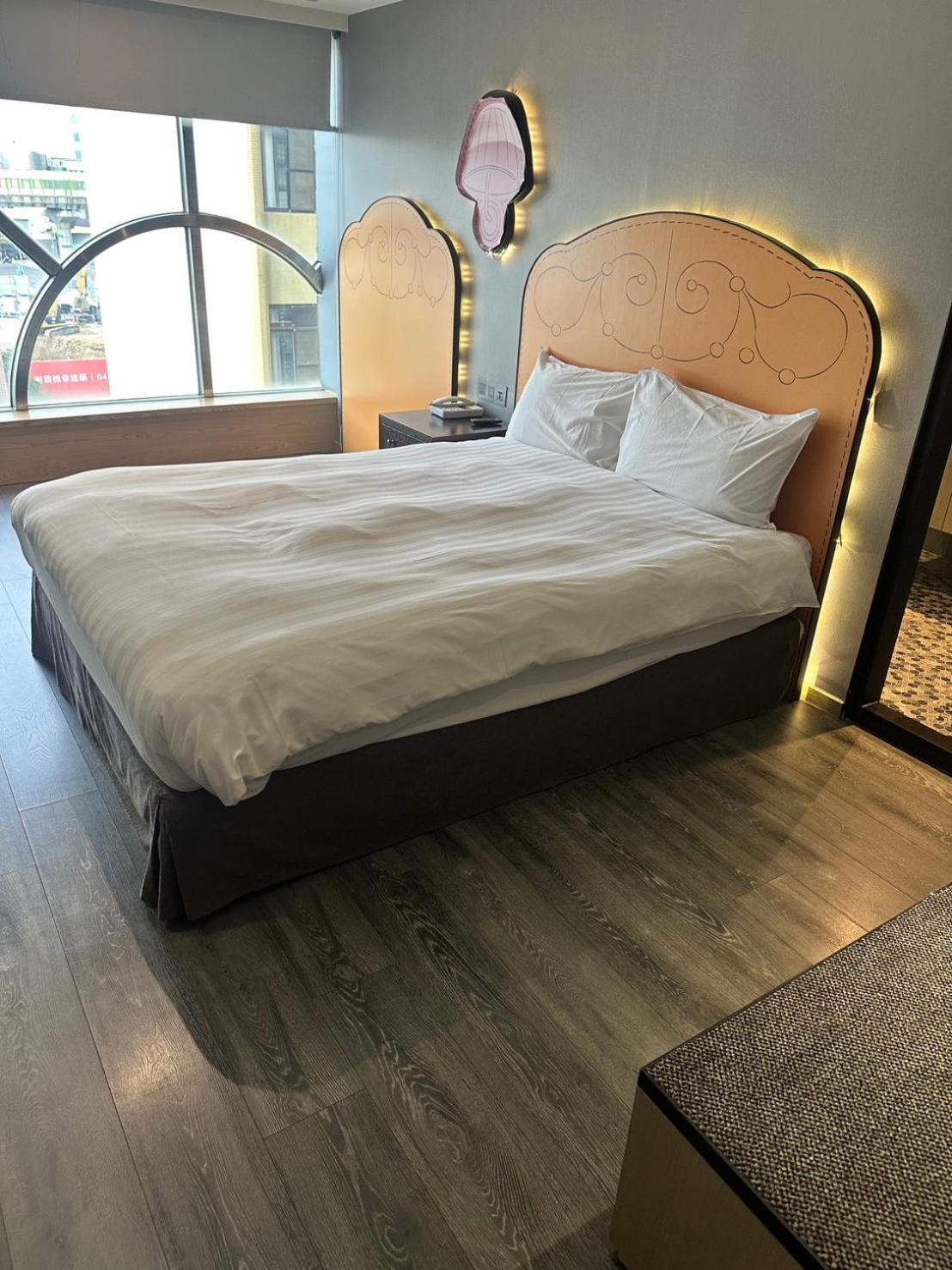 Check Inn Taichung Wenxin Zhongqing Extérieur photo