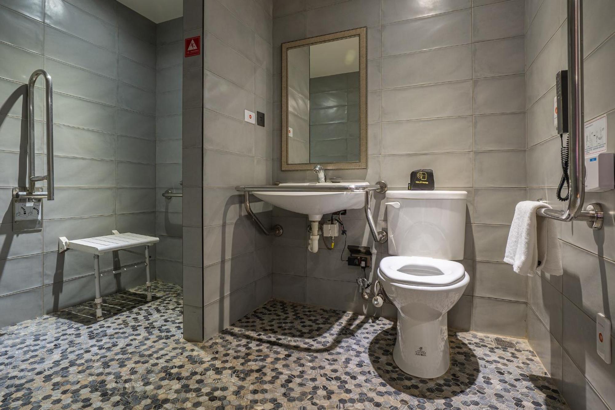 Check Inn Taichung Wenxin Zhongqing Extérieur photo