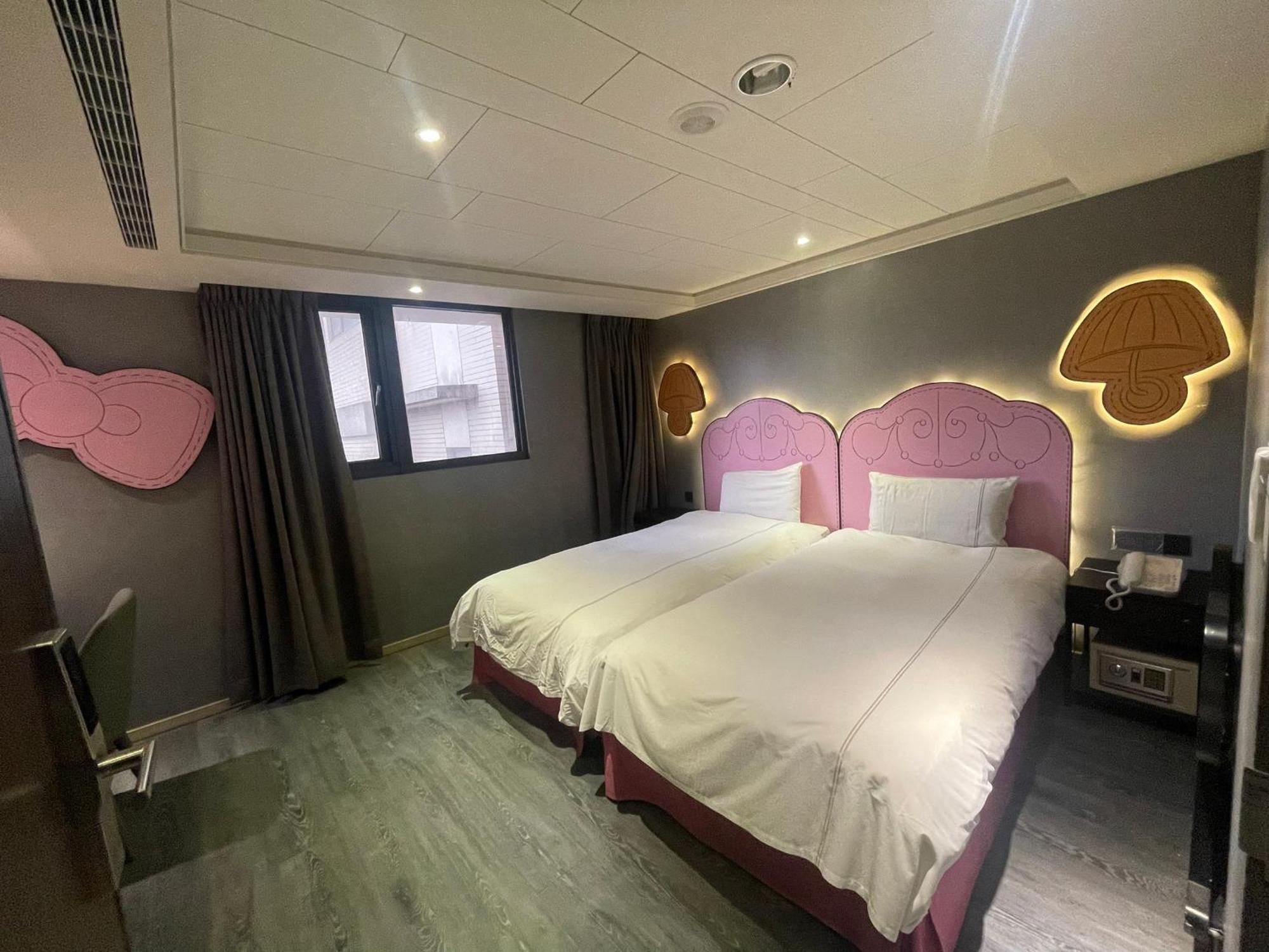 Check Inn Taichung Wenxin Zhongqing Extérieur photo