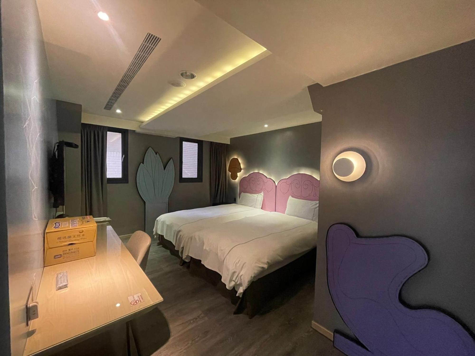 Check Inn Taichung Wenxin Zhongqing Extérieur photo